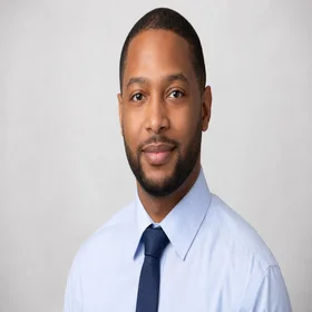 Portrait of Daniel Reeves, module architect in gray blazer